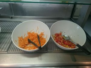 2016.06.20 Entrées salade de tomatates, carottes râpées 1