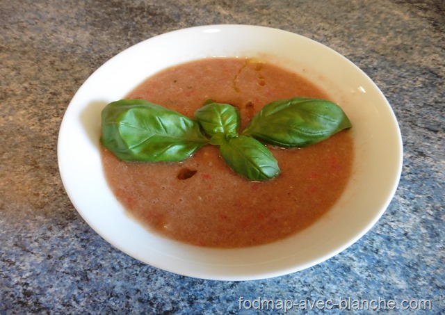 Gaspacho tomate concombre aromatisé à l'ail pauvre en FODMAP Gaspacho tomate concombre aromatisé à l'ail pauvre en FODMAP